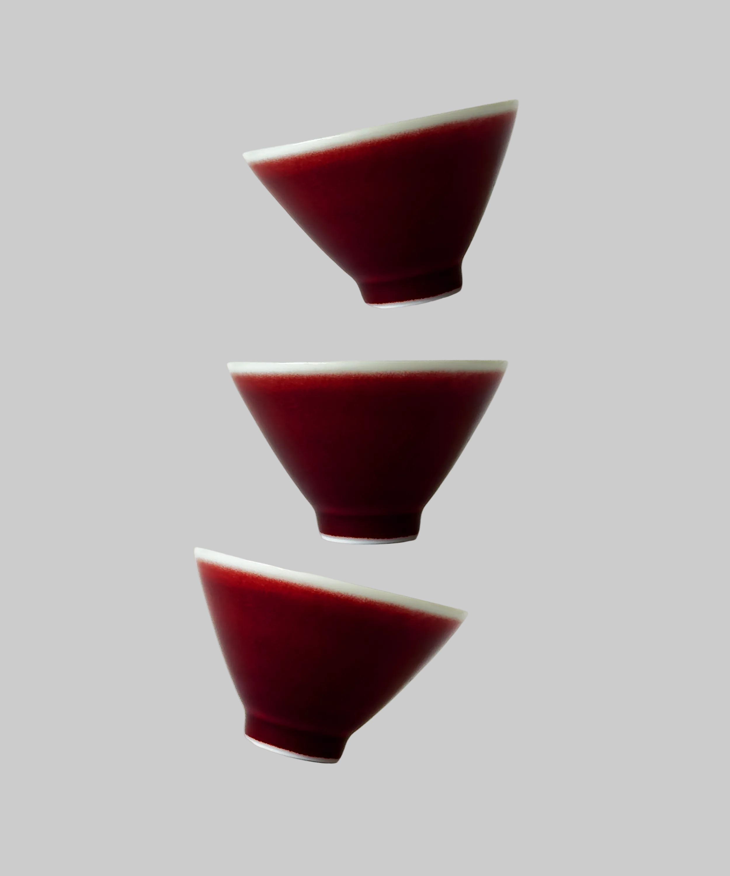 Чашка, піала оксамитово-червоного кольору глазурі. Чайна Chaguan - чай і посуд для чаювань і чайних церемоній.