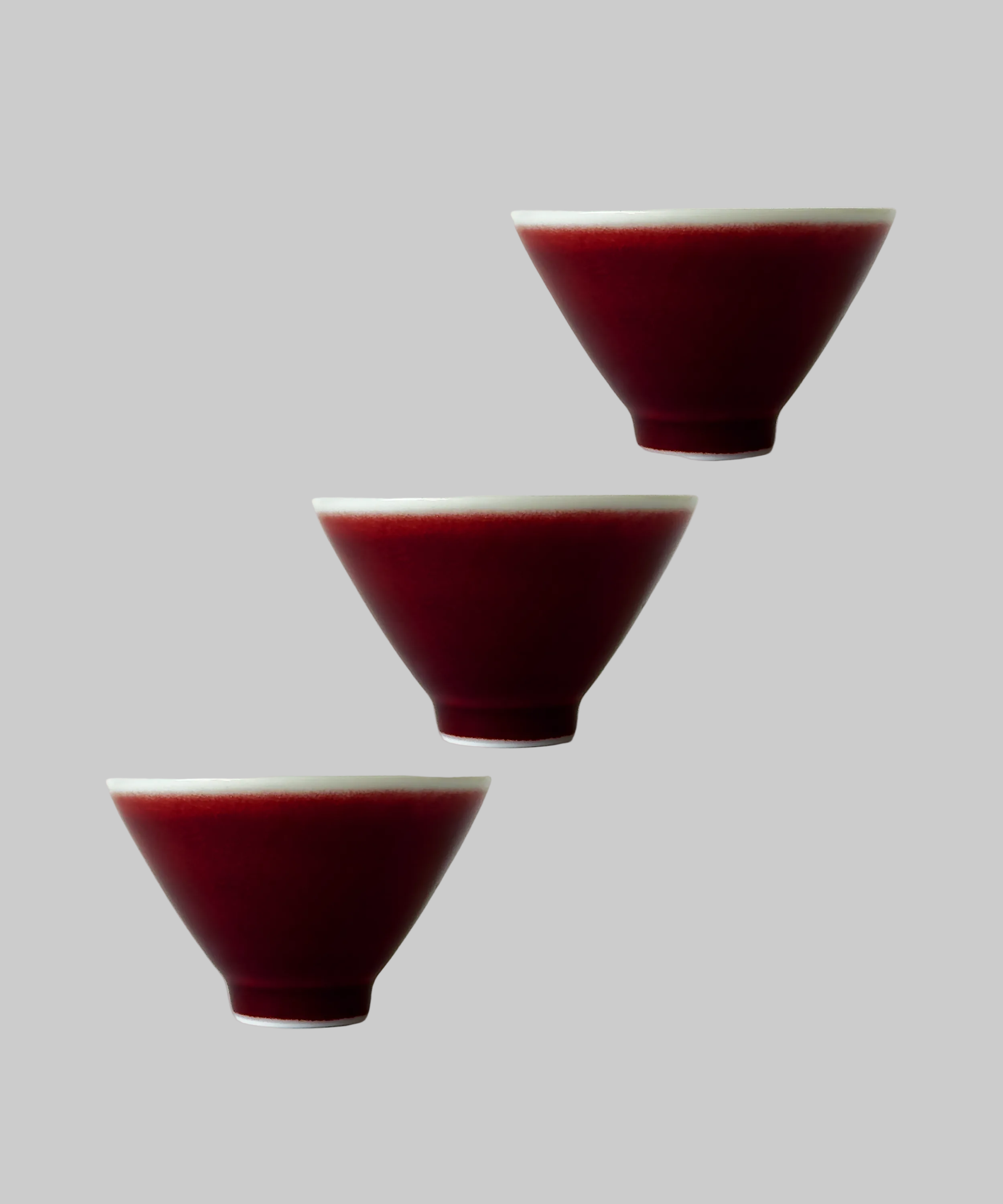 Чашка, піала оксамитово-червоного кольору глазурі. Чайна Chaguan - чай і посуд для чаювань і чайних церемоній.