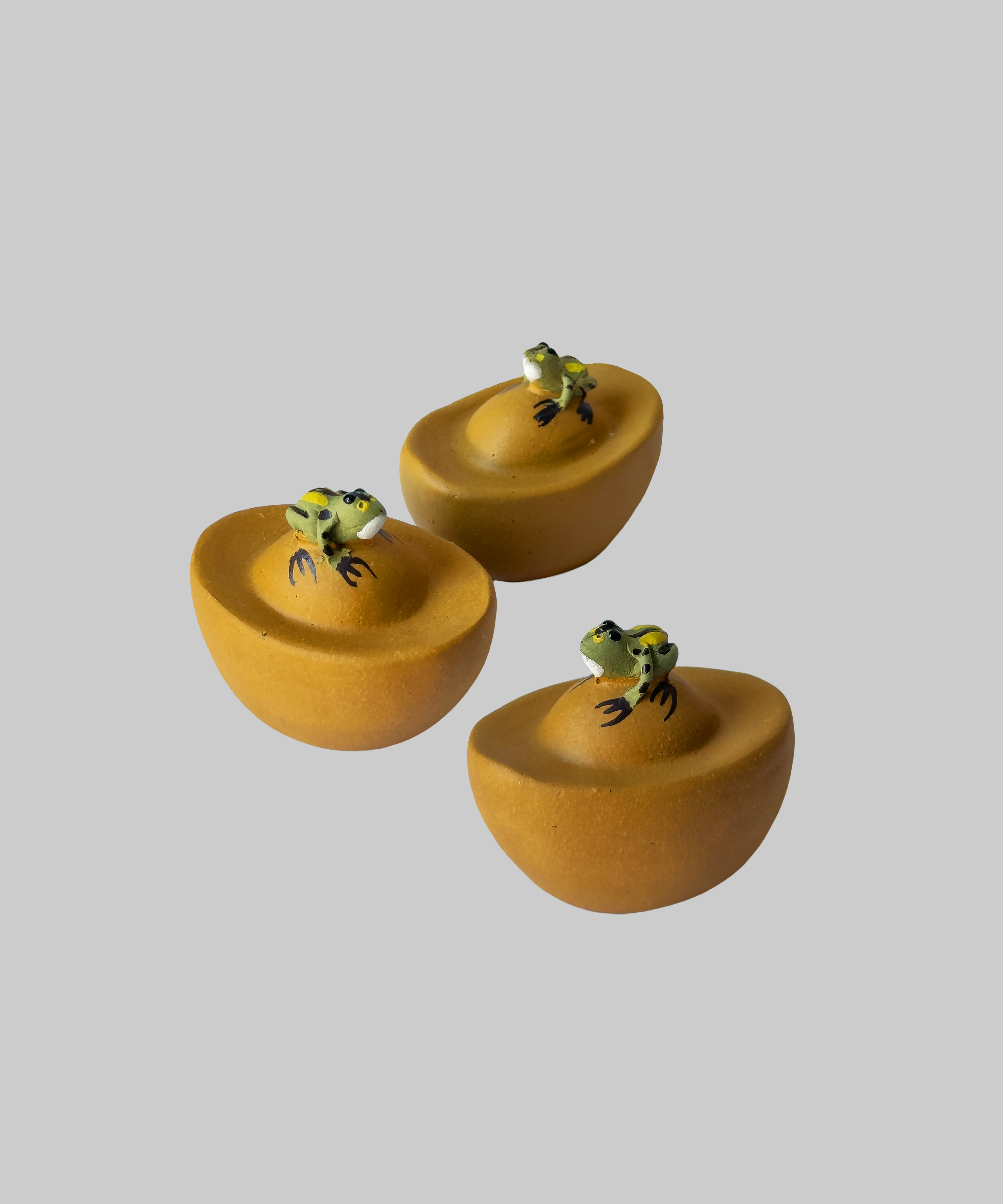 Чайна фігурка з ісінської глини, жабка на золоті. Chaguan - посуд для чаювань і чайних церемоній.