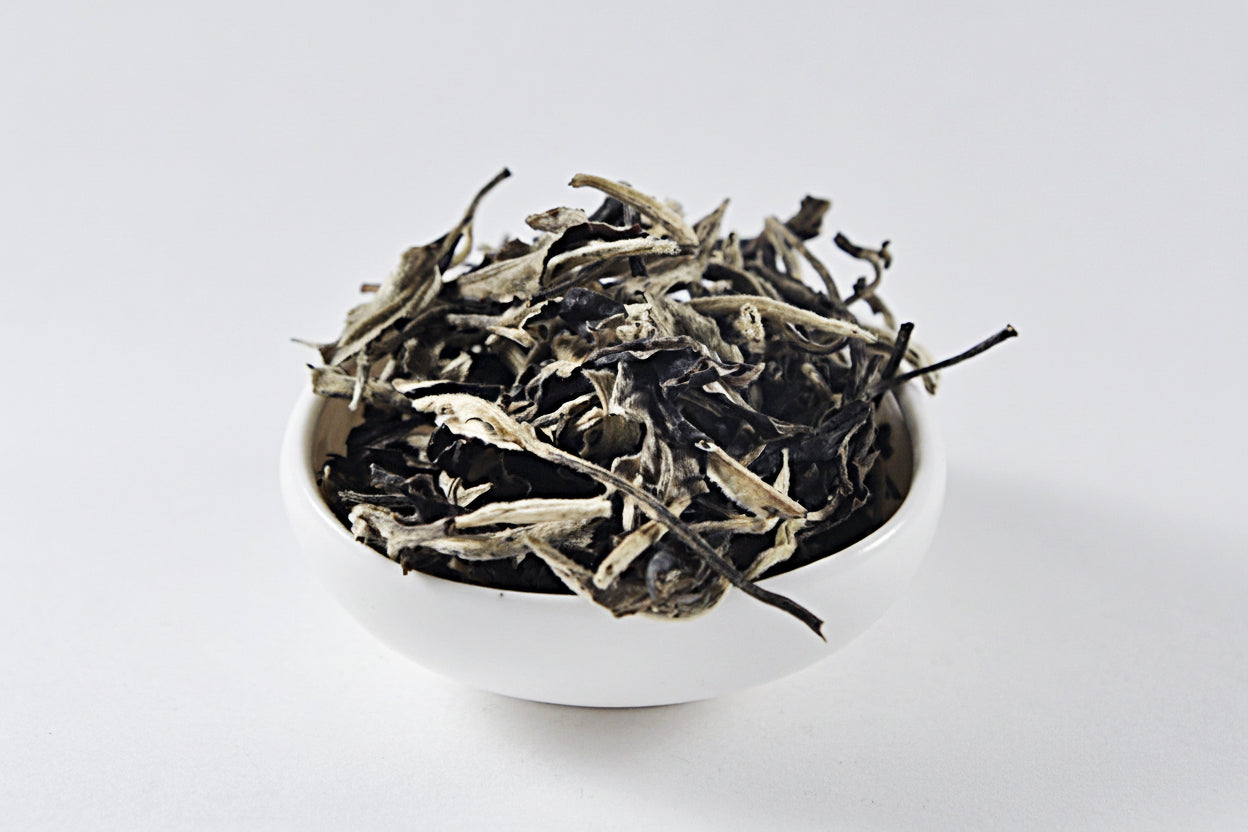 білий чай Юе Гуан Мей Жень, Красуня під місячним сяйвом; белый чай Юэ Гуан Мэй Жень, Красавица под лунным светом