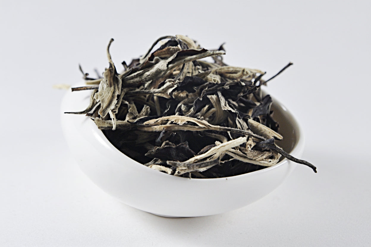 білий чай Юе Гуан Мей Жень, Красуня під місячним сяйвом; белый чай Юэ Гуан Мэй Жень, Красавица под лунным светом